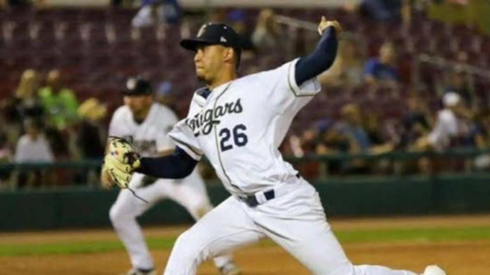 El lanzador zurdo Kenny Hernández se suma a Pericos de Puebla